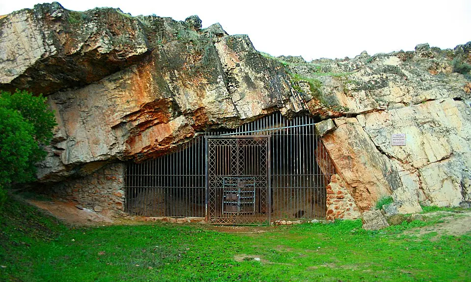 The entrance of Maltravieso Cave, at Cáceres, in Spain: one of the three caves with red markings described in the entry. It holds one of these markings, a hand stencil.