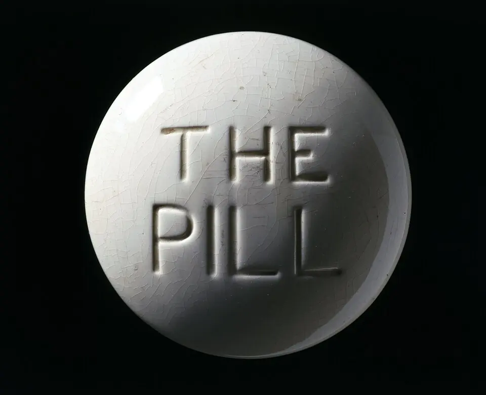 Maquette d'une pilule contraceptive, fabriquée en Europe vers 1970.