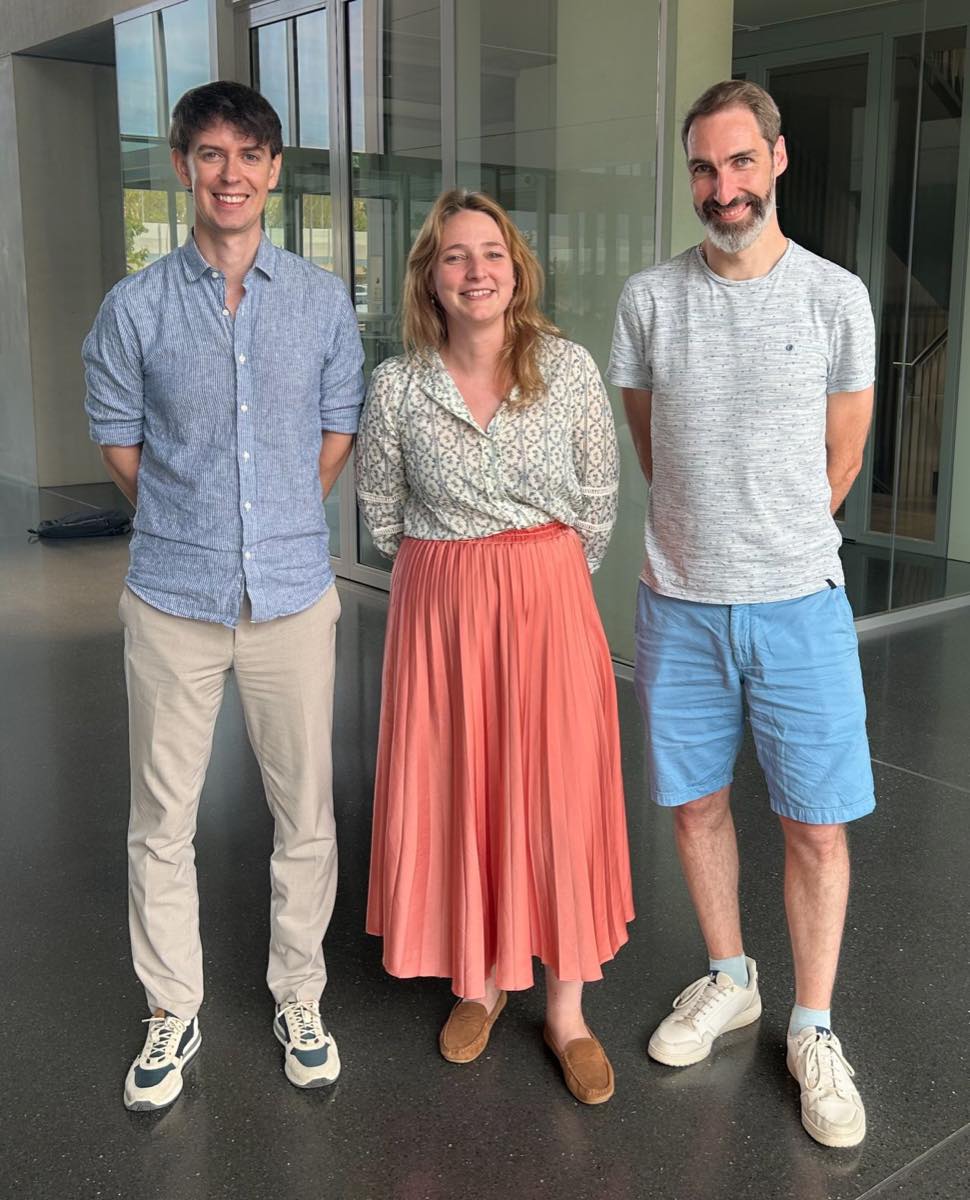 Guillaume Jouret, Nathalie Vanden Eynde and Lucas Hérissant, the LNS clinical genetics team, in the laboratory hall